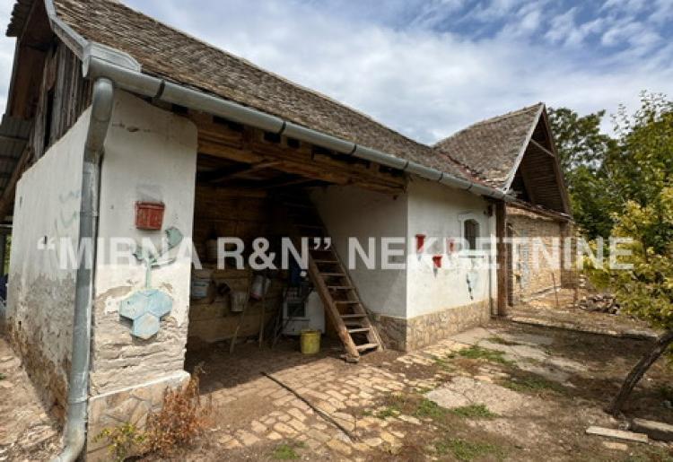 636. Na prodaju salaš u Biliću