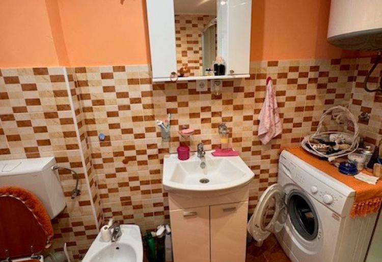 628. Na prodaju dvoiposoban stan