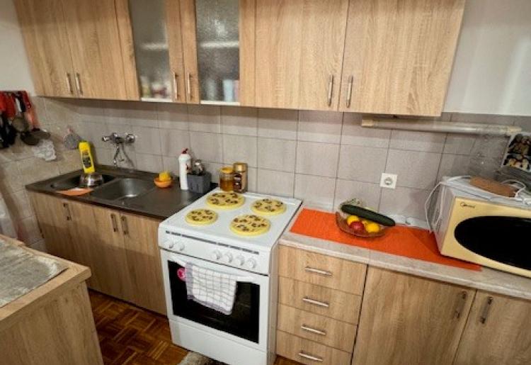 628. Na prodaju dvoiposoban stan