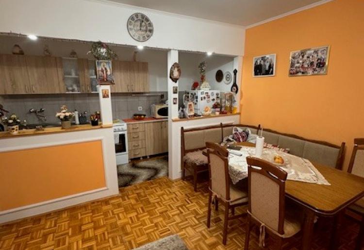 628. Na prodaju dvoiposoban stan