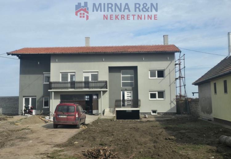 571. Na prodaju kuća u Lugovu