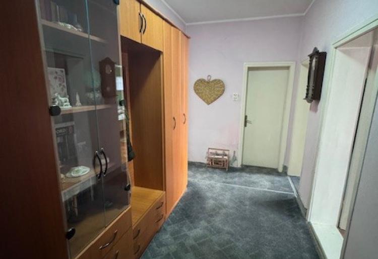 553. Na prodaju kuća