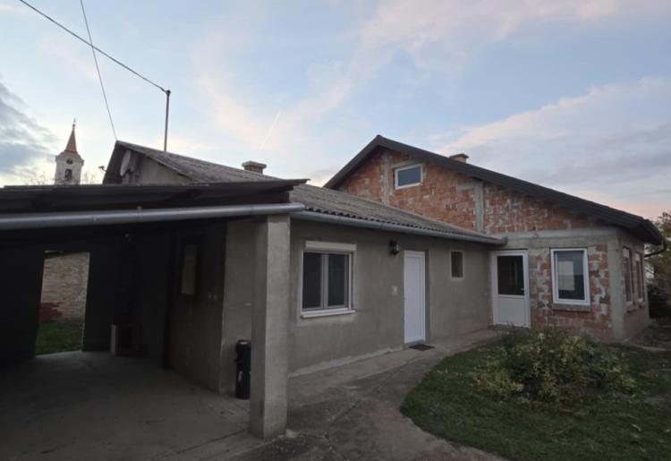 700. Na prodaju kuća u Bačkom Bregu