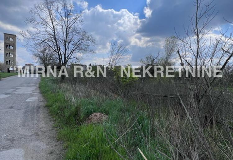 405. Na prodaju kuća za rušenje u Kljajićevu