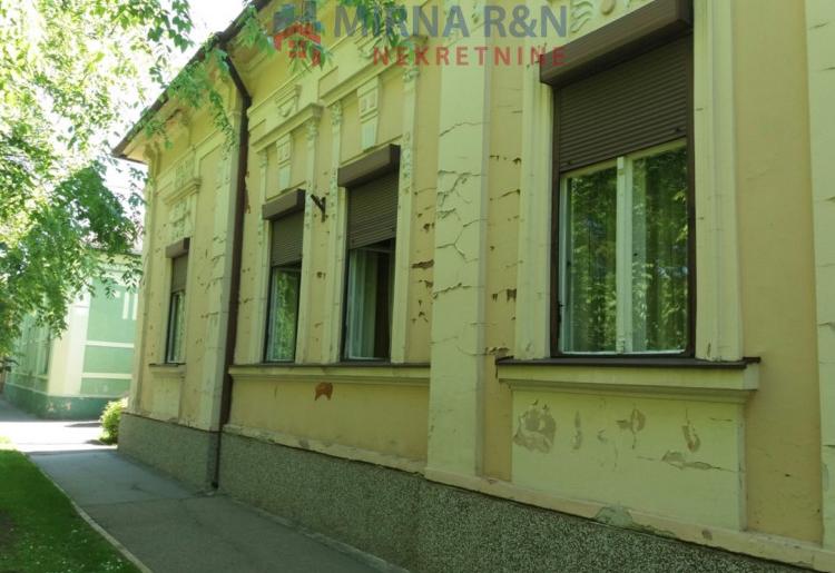13. Na prodaju kuća 