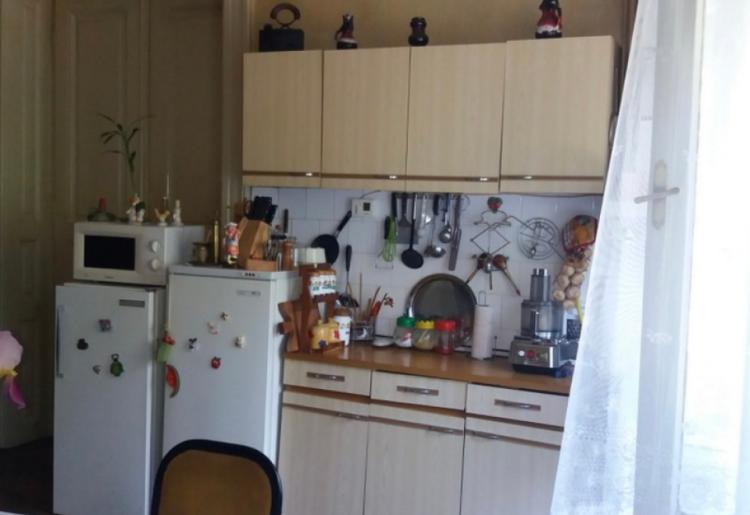 13. Na prodaju kuća 