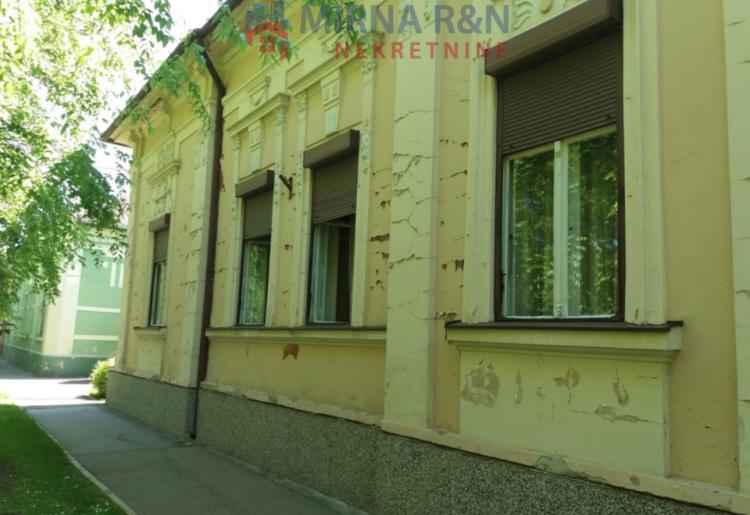 13. Na prodaju kuća 