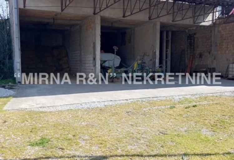 311. Na prodaj poslovni objekat