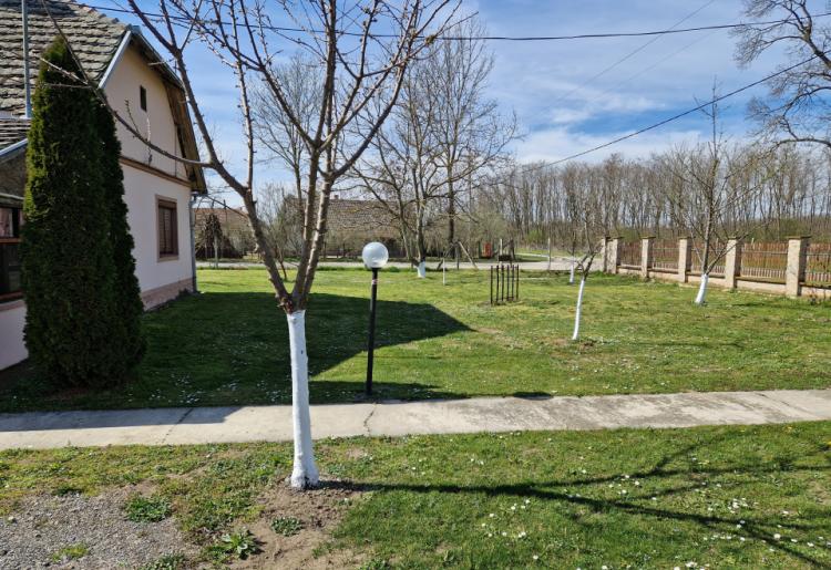 433. Na prodaju salaš