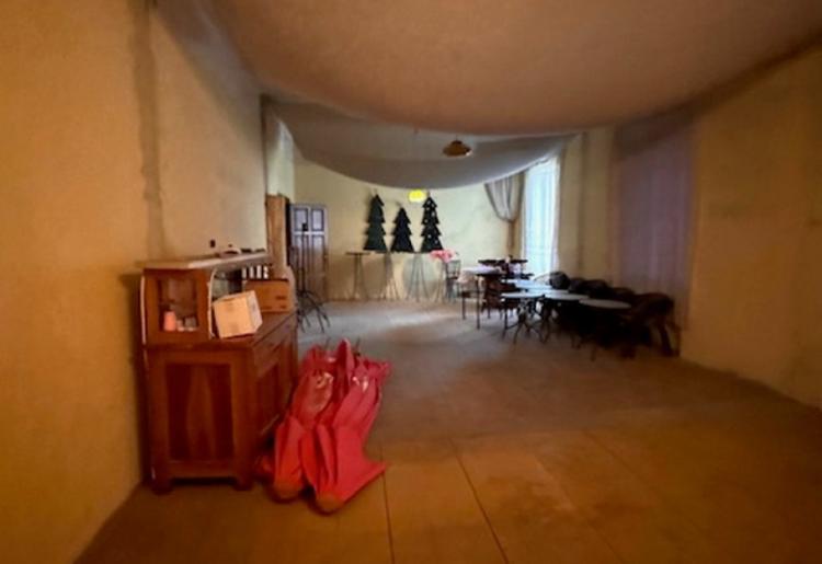 709. Na prodaju unikatna stara vojvođanska kuća u Staparu
