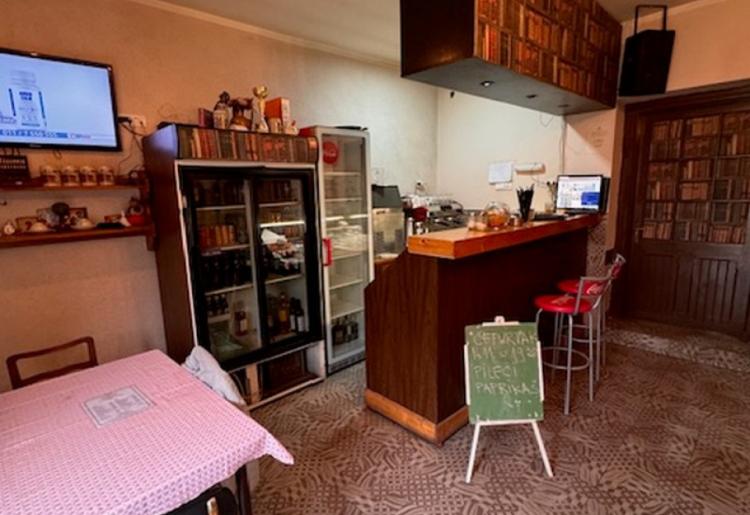 709. Na prodaju unikatna stara vojvođanska kuća u Staparu