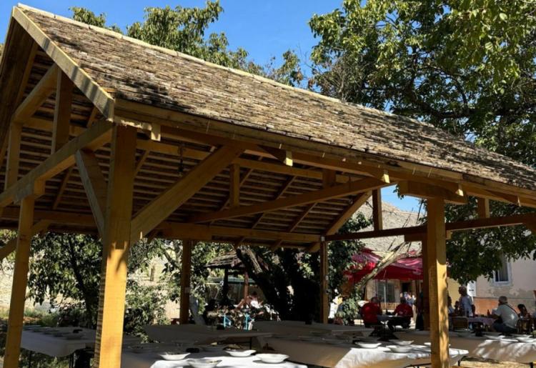 709. Na prodaju unikatna stara vojvođanska kuća u Staparu