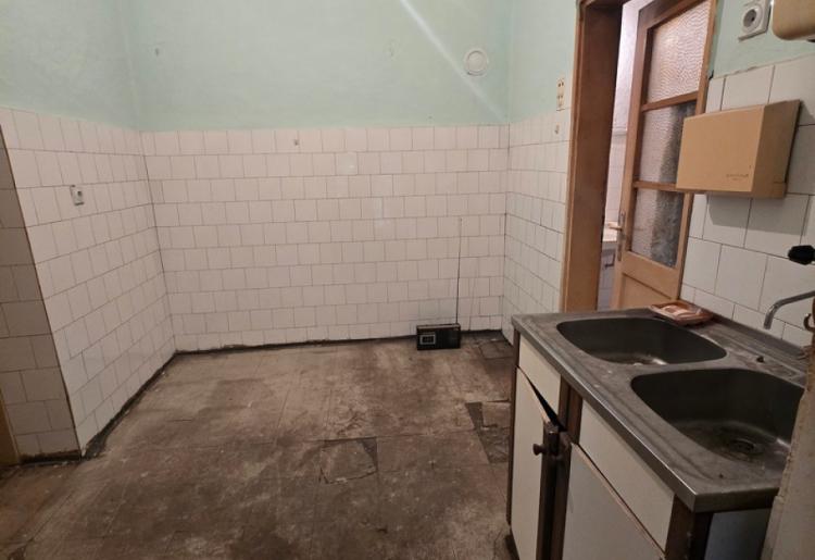 710. Na prodaju kuća u Staparu