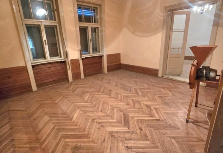 710. Na prodaju kuća u Staparu