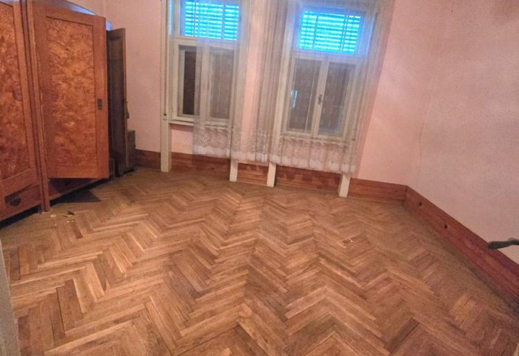 710. Na prodaju kuća u Staparu