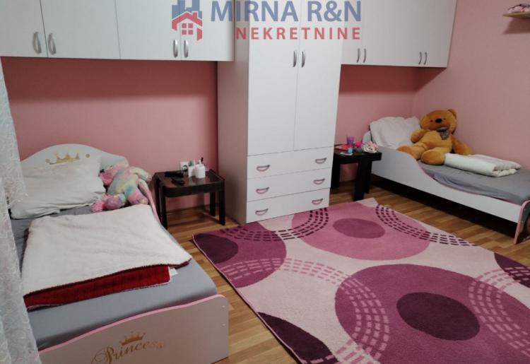 727. Na prodaju prelepa porodična kuća 