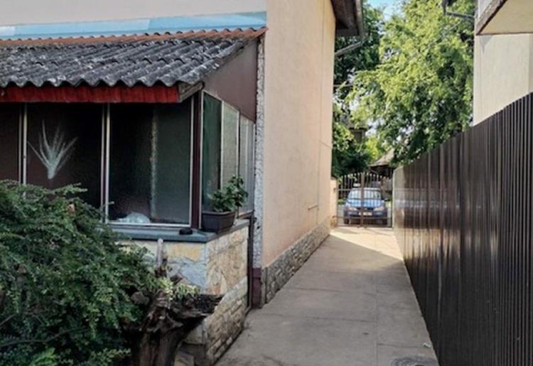 727. Na prodaju prelepa porodična kuća 