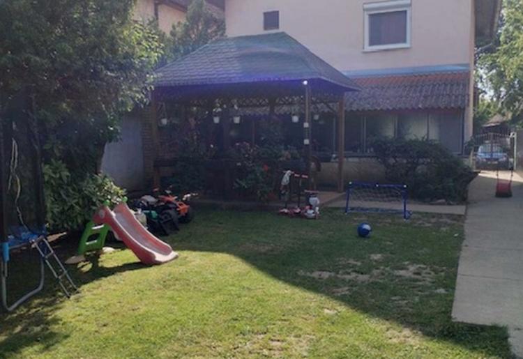 727. Na prodaju prelepa porodična kuća 