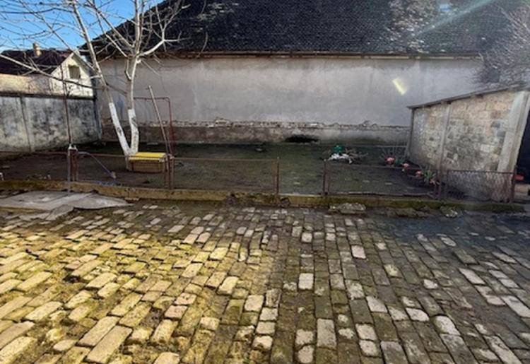 742. Na prodaju kuća 