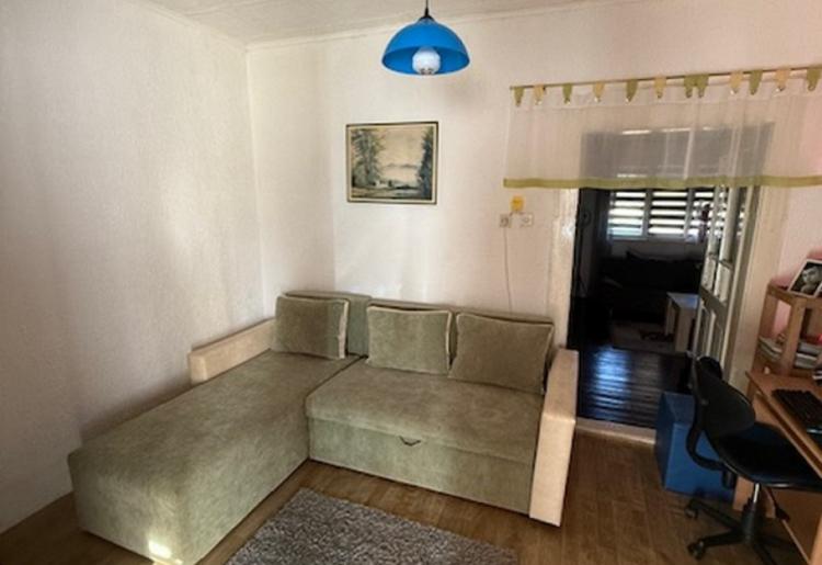 742. Na prodaju kuća 