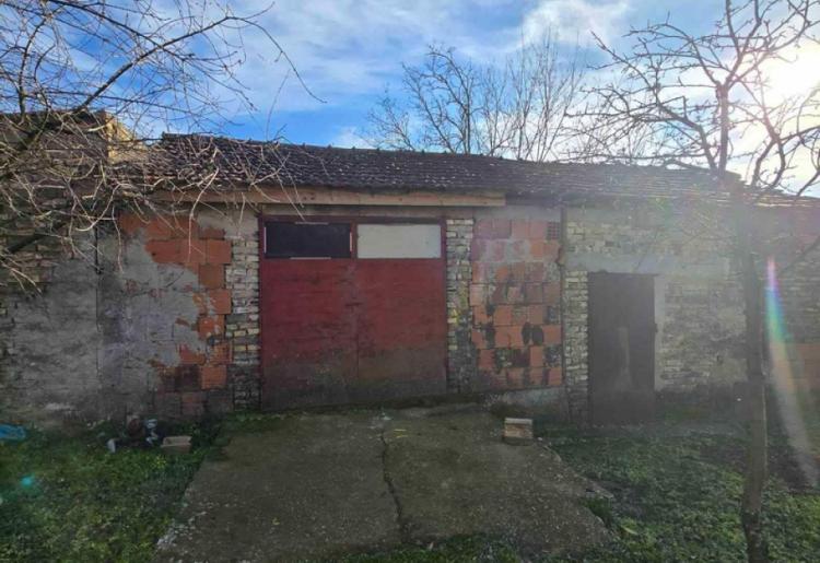 743. Na prodaju kuća u Riđici