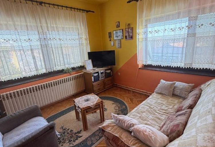 744. Na prodaju stan u Apatinu 