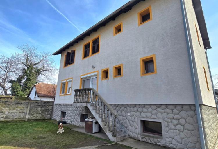 753. Na prodaju kuća 