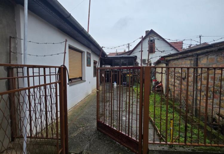 760. Na prodaju kuća 