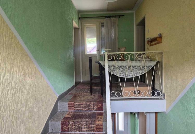 761. Na prodaju kuća 
