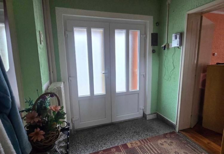 761. Na prodaju kuća 