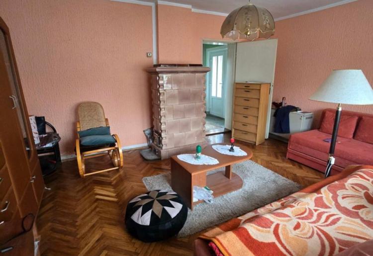 761. Na prodaju kuća 