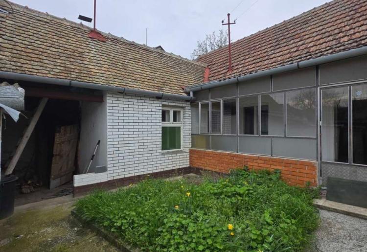 775. Na prodaju kuća u Apatinu 