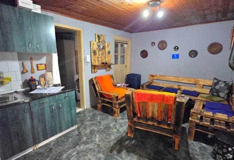 776. Na prodaju dve kuće na jednom placu