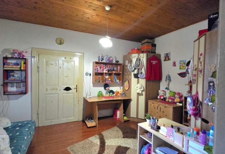 776. Na prodaju dve kuće na jednom placu