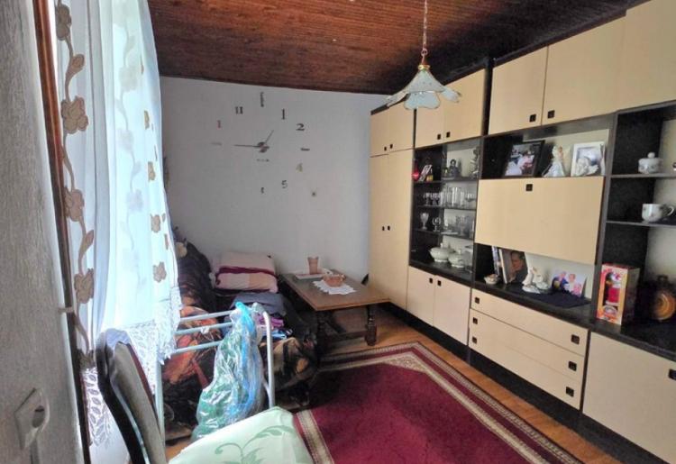 776. Na prodaju dve kuće na jednom placu