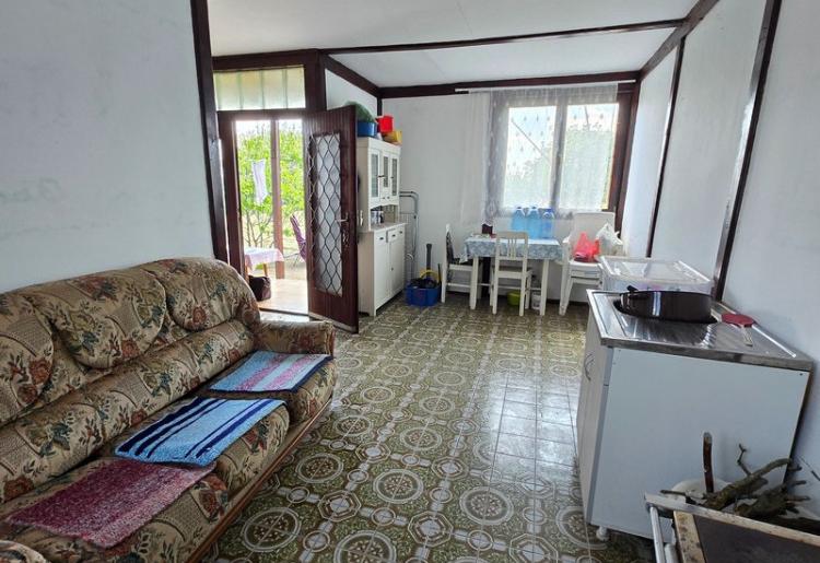 789. Na prodaju vikend kuća 