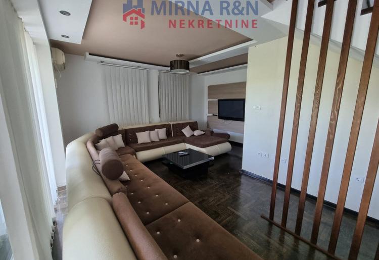 797. Na prodaju troiposoban stan-duplex