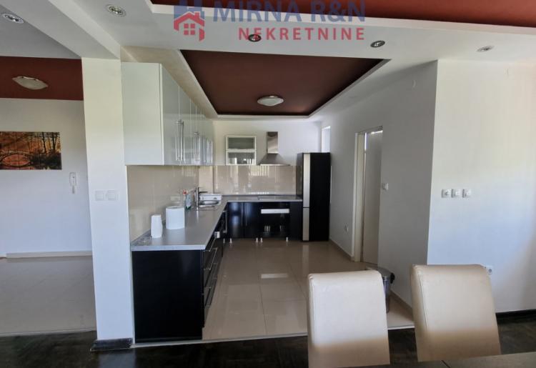 797. Na prodaju troiposoban stan-duplex