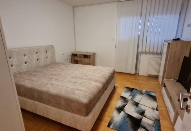 797. Na prodaju troiposoban stan-duplex