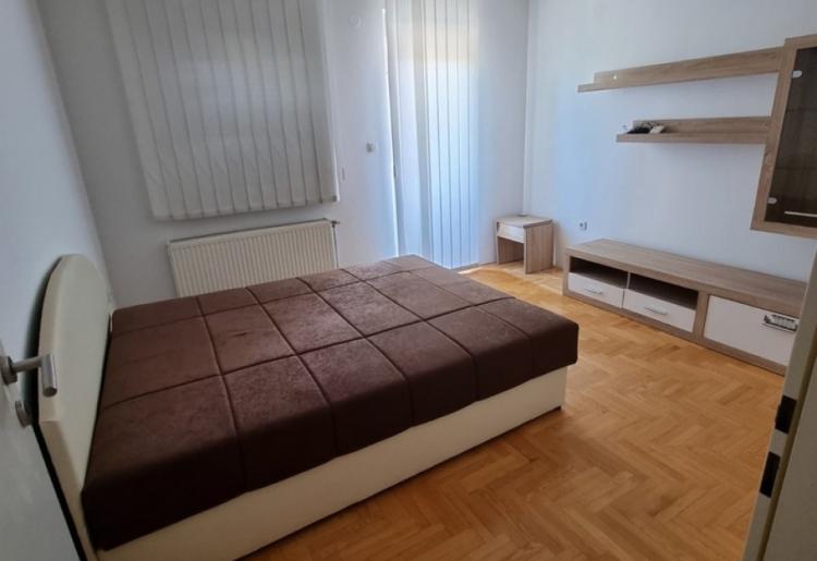 797. Na prodaju troiposoban stan-duplex
