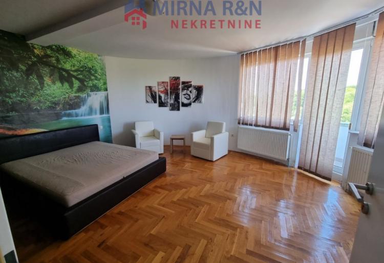 797. Na prodaju troiposoban stan-duplex