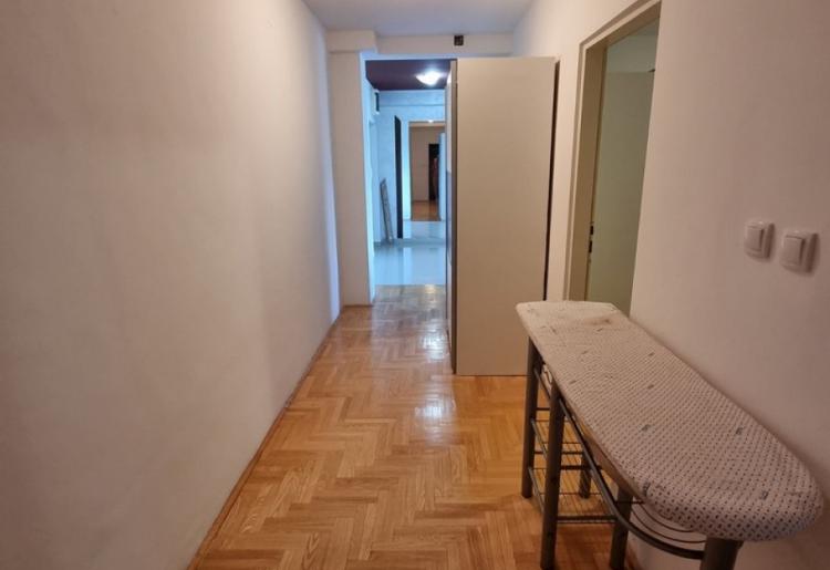 797. Na prodaju troiposoban stan-duplex