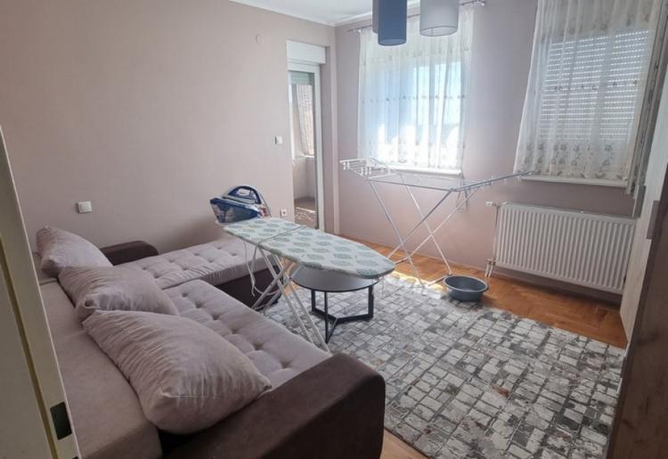 798. Na prodaju troiposoban stan 