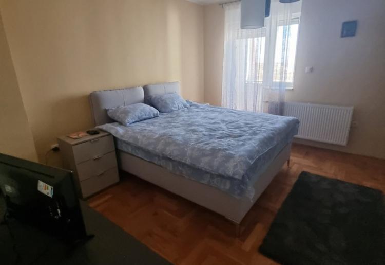 798. Na prodaju troiposoban stan 