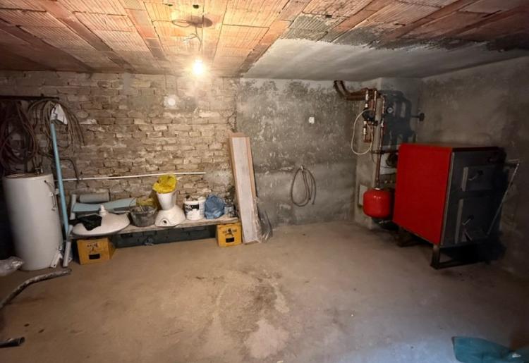 802. Na prodaju kuća 