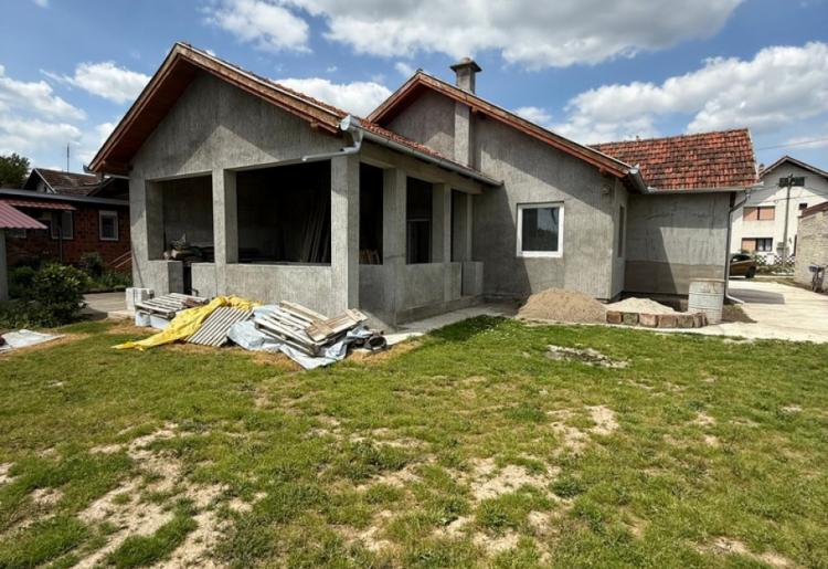 802. Na prodaju kuća 