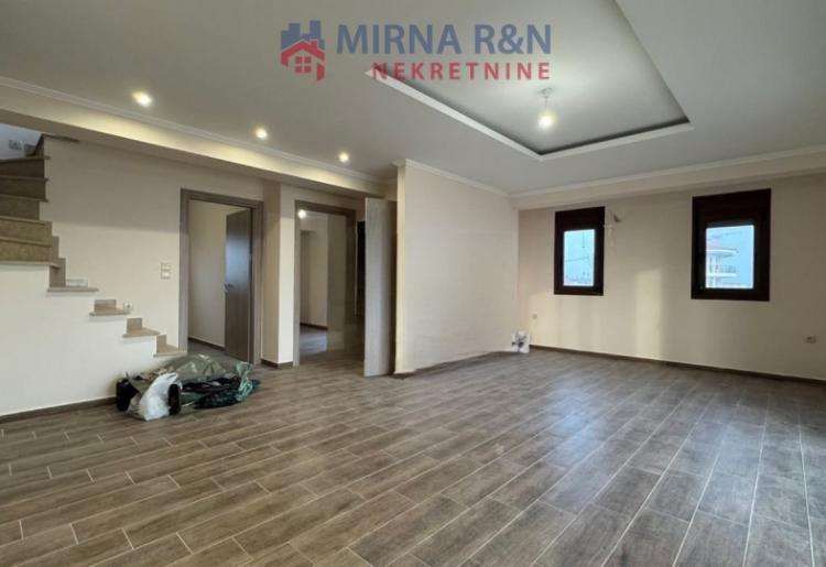 811. Na prodaju duplex u Grčkoj