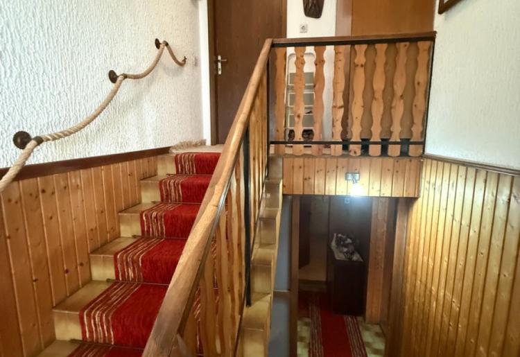 821. Na prodaju kuća 