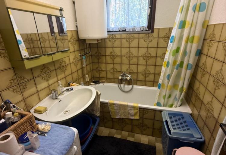 821. Na prodaju kuća 