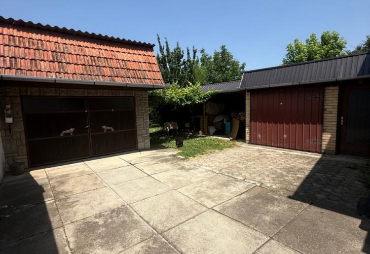 821. Na prodaju kuća 